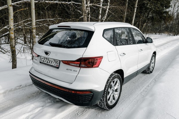 
            Параллельный. Тест-драйв Jetta VS5, о котором не знает Volkswagen
        