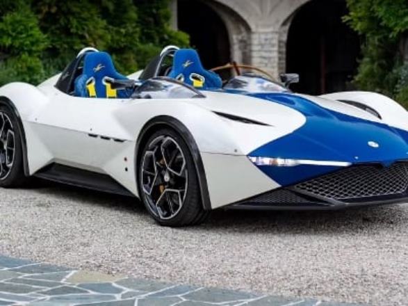 Студия Ken Okuyama Design представила родстер под названием Kode61 Birdcage, посвящённый гоночному Maserati Tipo 61