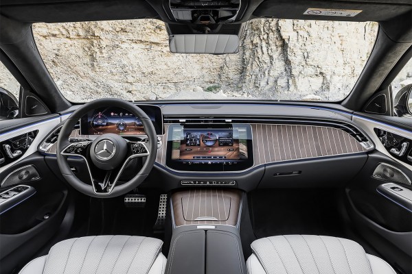 
            Mercedes-Benz представил вседорожный универсал E-Class
        