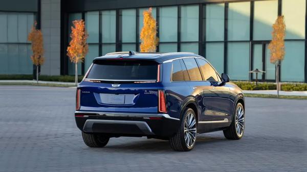 Cadillac показал ещё один электрический кроссовер Cadillac показал ещё один электрический кроссовер