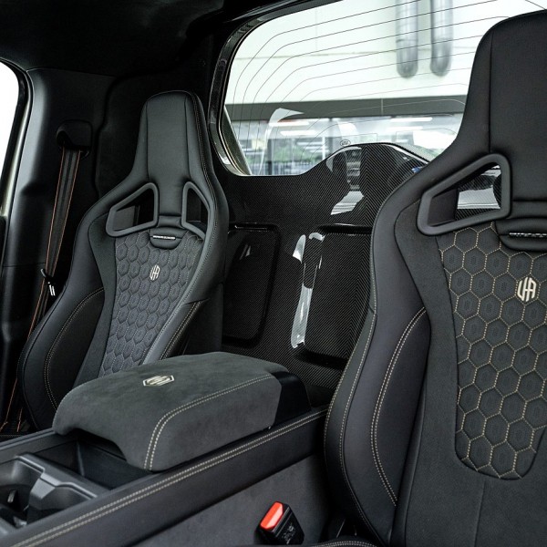 Urban Automotive сделала крутой карбоновый пикап на базе Land Rover Defender 110 Urban Automotive сделала крутой карбоновый пикап на базе Land Rover Defender 110