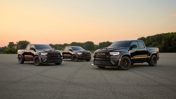 Заводской тюнинг для Ram 1500 Rumble Bee: большие «мясорубки», подвеска, выхлоп, декор Заводской тюнинг для Ram 1500 Rumble Bee: большие «мясорубки», подвеска, выхлоп, декор