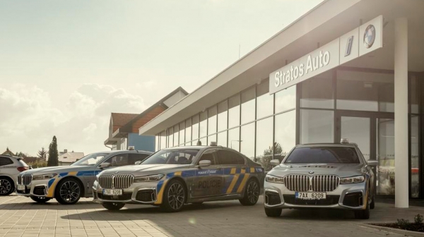 BMW представила полицейские BMW 745Le xDrive BMW представила полицейские BMW 745Le xDrive