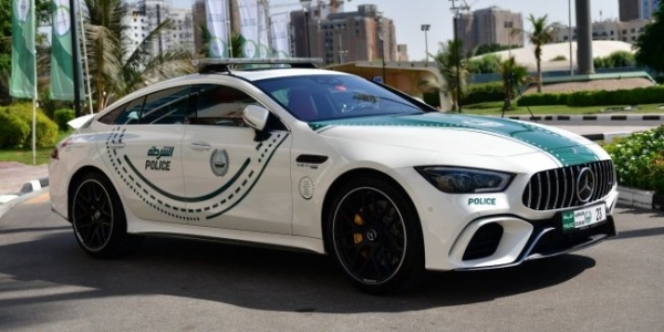 Автопарк полиции Дубая пополнил 4-дверный суперкар Mercedes-AMG