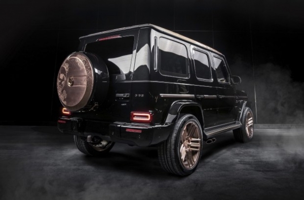 Поляки показали Mercedes-AMG G 63 с полом из дерева и крышей из меди