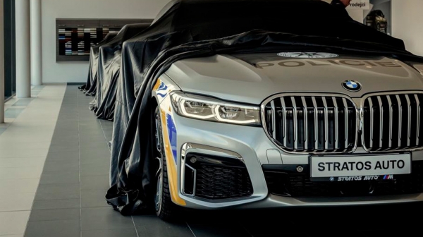 BMW представила полицейские BMW 745Le xDrive BMW представила полицейские BMW 745Le xDrive