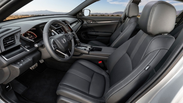 Камуфляж Honda Civic 2020 поразил очевидцев Камуфляж Honda Civic 2020 поразил очевидцев