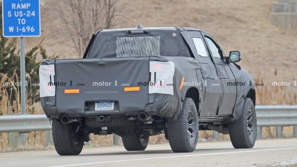 Дебют мощного пикапа Ram Rebel TRX и трехрядного Jeep Grand Cherokee откладывается Дебют мощного пикапа Ram Rebel TRX и трехрядного Jeep Grand Cherokee откладывается