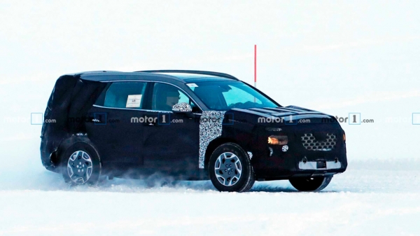 Обновленный Hyundai Santa Fe появится в России в 2020 году Обновленный Hyundai Santa Fe появится в России в 2020 году