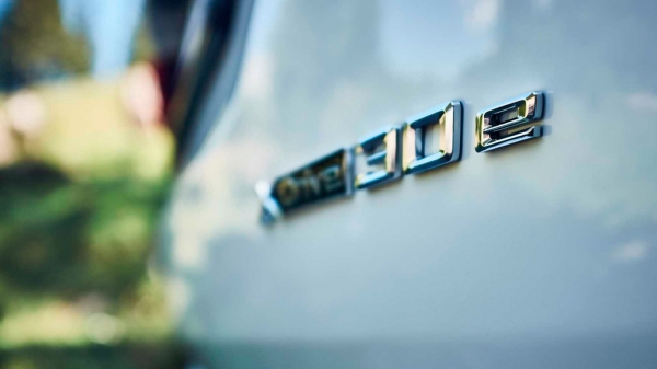 Корпорация BMW представила гибридный X3 с подключаемым модулем