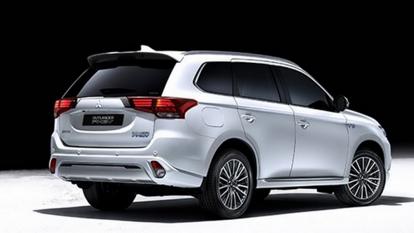 Mitsubishi представит обновленный кроссовер Outlander в 2020 году Mitsubishi представит обновленный кроссовер Outlander в 2020 году