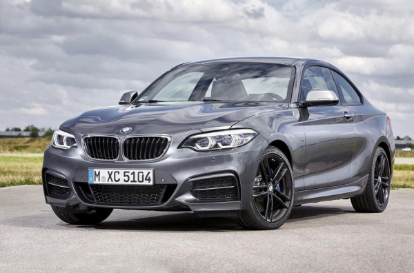 В интернете появились снимки нового купе BMW 2 серии В интернете появились снимки нового купе BMW 2 серии