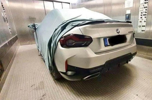 В интернете появились снимки нового купе BMW 2 серии В интернете появились снимки нового купе BMW 2 серии